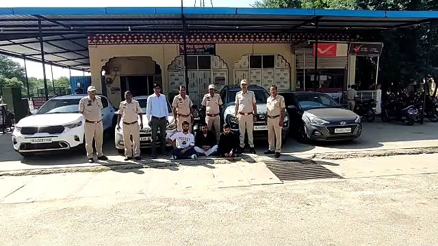 फायरिंग कर फरार हुए टीटू गैंग के तीन बदमाश चढ़े पुलिस के हत्थे