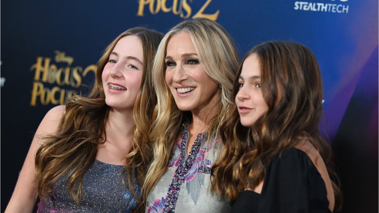 GALA VIDEO  - Sarah Jessica Parker : à treize ans, ses jumelles sont aussi grandes qu'elle !