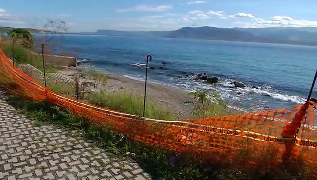 Litoranea nord a Messina, parcheggi chiusi per finta