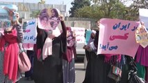 طالبان تطلق النار في الهواء لتفريق تجمع لنساء دعماً للمتظاهرات في إيران