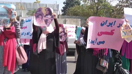 طالبان تطلق النار في الهواء لتفريق تجمع لنساء دعماً للمتظاهرات في إيران