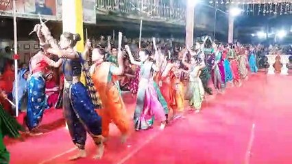 देर रात तक खनक रहे डांडिया