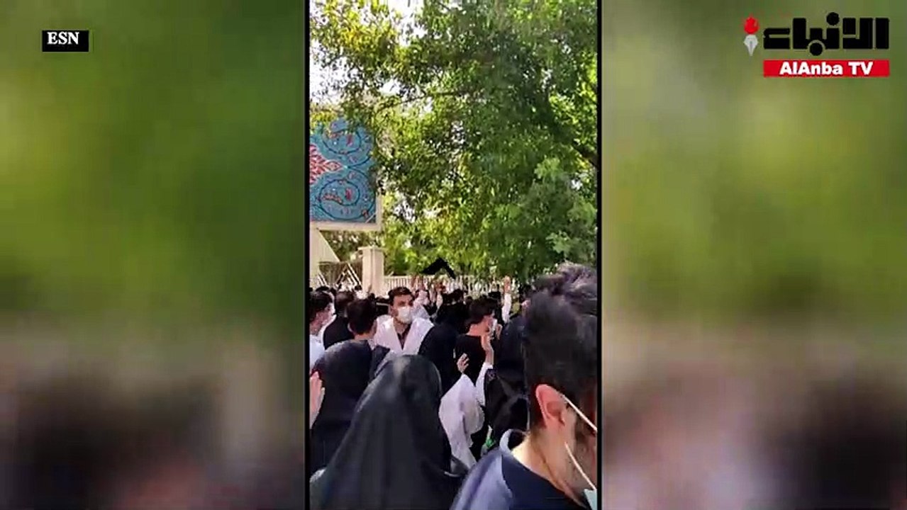 إيران تحمل على المشاهير مع استمرار التظاهرات وب...