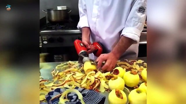 عمال يتحدون الوقت ... شاهد بنفسك