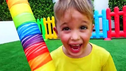 ولاد اور نکی اور بچوں کے لیے چپچپا ٹیپ کے ساتھ مضحکہ خیز کہانیاں