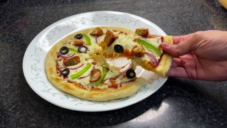 Tawa Pizza No Oven Ab Aise Banaye Khany Wale Hath na Rok Paye by Huma In The Kitchen