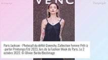 Maisie Williams (Game of Thrones) méconnaissable, une invitée les fesses à l'air au défilé Givenchy
