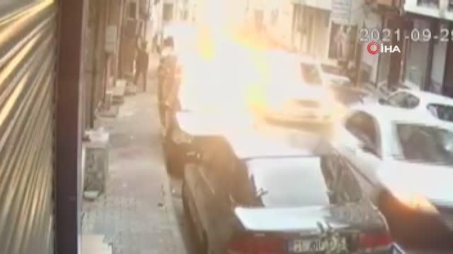 İstanbul'da ilginç olay kamerada: Suçüstü yakalanan hırsız polis merkezinin kapısını yıktı