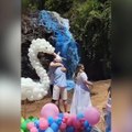 Un couple teint l'eau d'une cascade pour annoncer le sexe de leur enfant, ils sont recherchés par les autorités