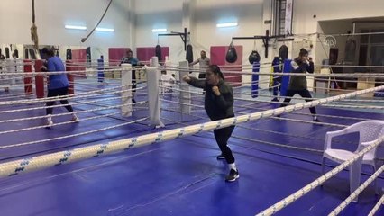 KASTAMONU - Dünya şampiyonu boksör Ayşe Çağırır'ın yeni hedefi Avrupa'da zirve