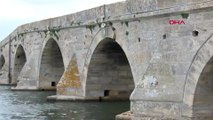 Büyükçekmece'de çökme riski bulunan tarihi köprüsü restorasyon başladı