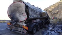 Batman'da asfalt yüklü tanker devrildi: 2 yaralı