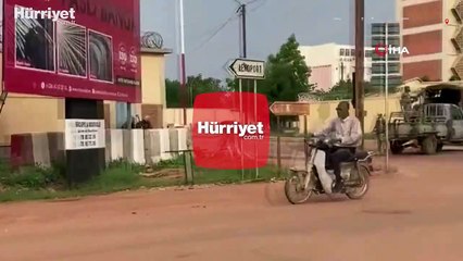 Video herunterladen: Burkina Faso’da başkanlık sarayı çevresinde silah sesleri duyuldu