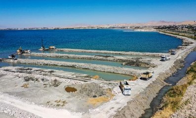 VAN GÖLÜ'NDEN 550 BİN METREKÜP BALÇIK ÇIKARILDI