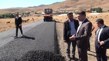 Son dakika haber... Tozlu köy yolları devlet yatırımıyla sıcak asfaltla kaplanıyor
