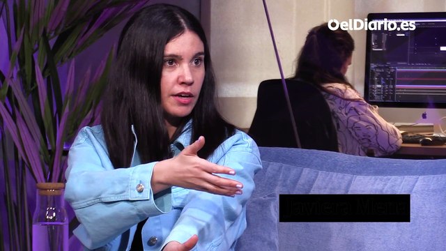 Javiera Mena: Muchos artistas evitan decir 'él' y 'ella' en sus canciones por miedo a no vender