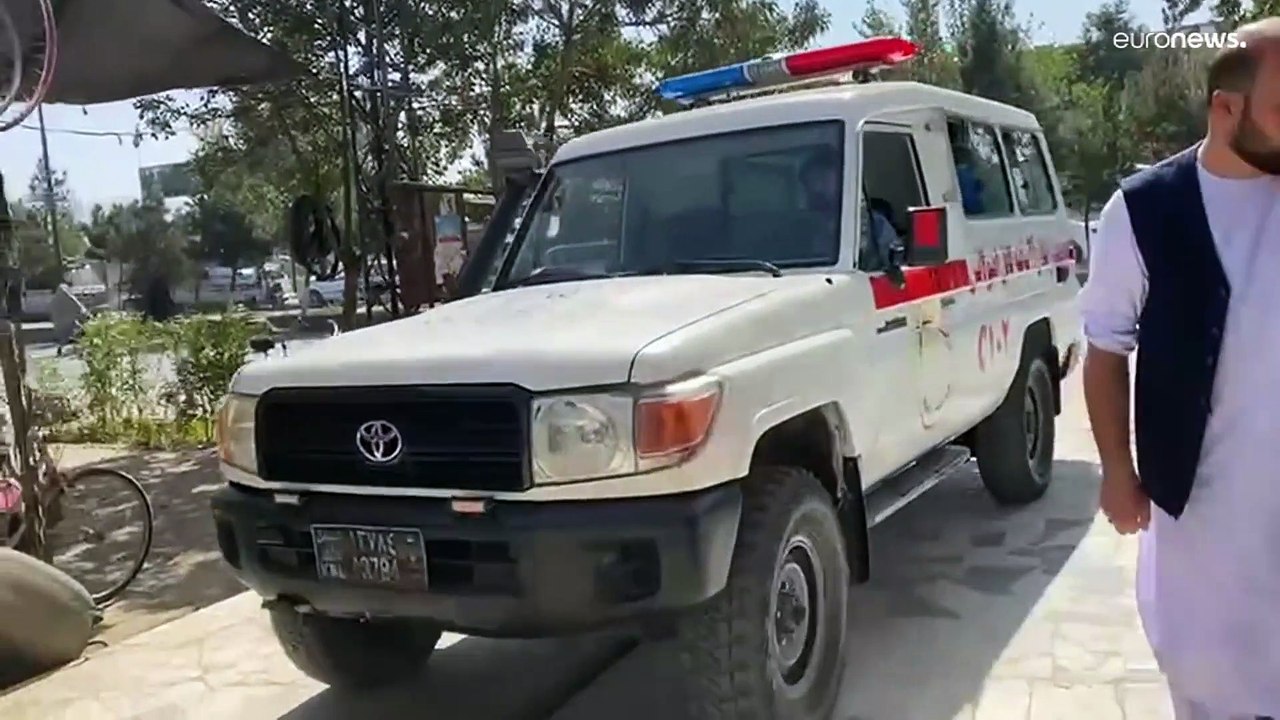 Weinende Mütter: Mindestens 19 junge Leute sterben bei Anschlag in Kabul in Afghanistan