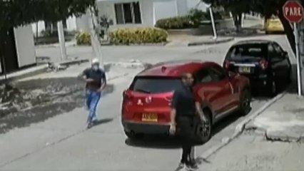 En video: con arma en mano asaltaron al hijo de exmanager de Diomedes Díaz