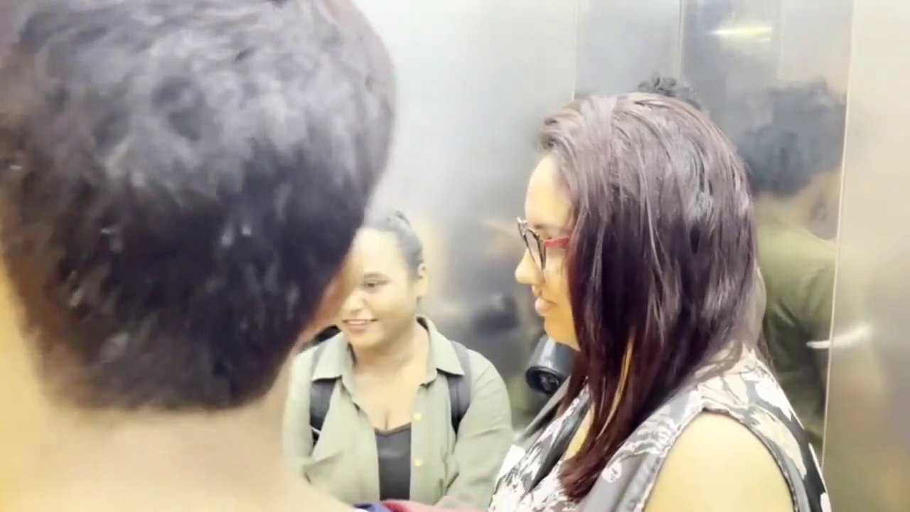 Alexa Prank In Lift _ Alexa - मेरी गर्लफ्रैंड मेकअप में कैसी लगती है  _ Best Alexa Prank In India