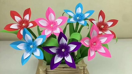 Video herunterladen: Beautiful paper flower wall hanging decoration ideas/diy wall hanging/papercrafts/wall mate/home decors/ruhi crafts and diy