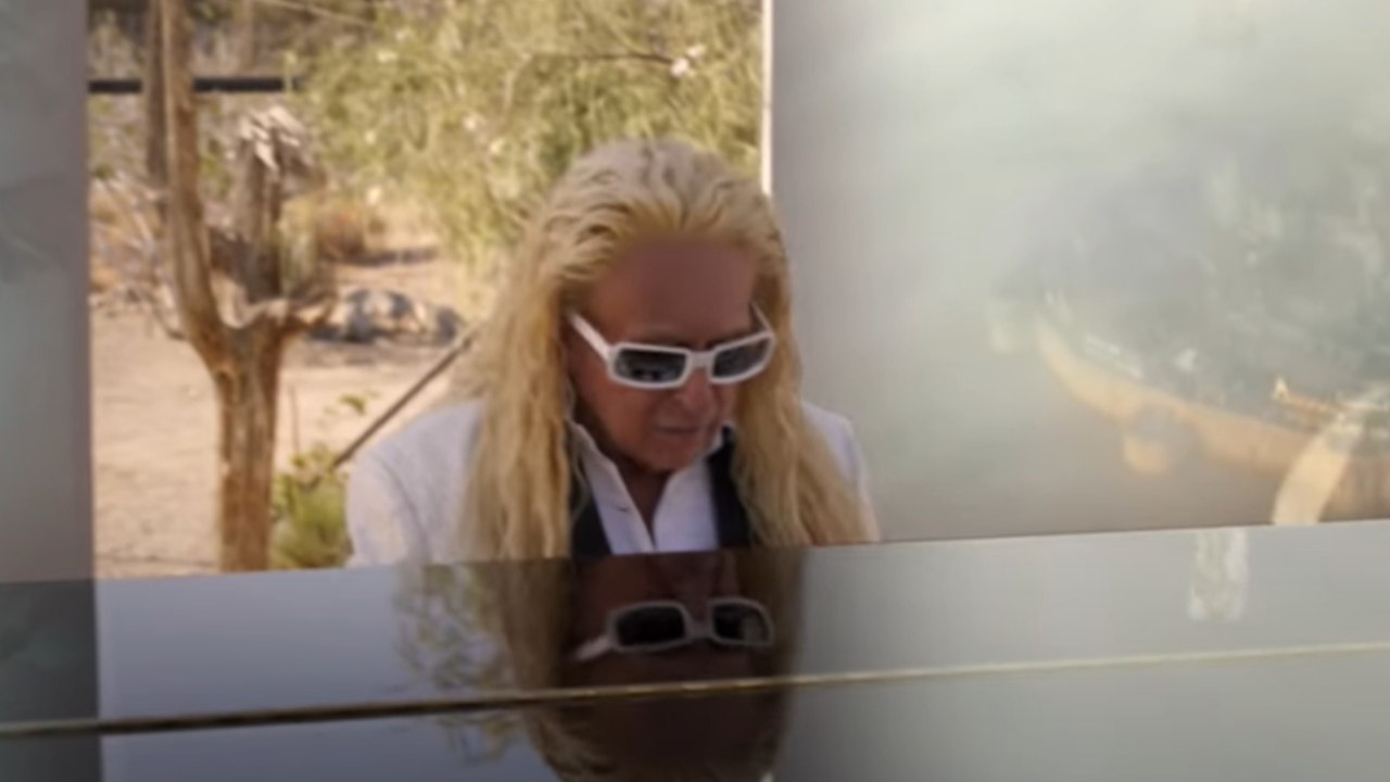 VOICI - Michel Polnareff : 45 ans après, il reprend son tube Lettre à France au piano