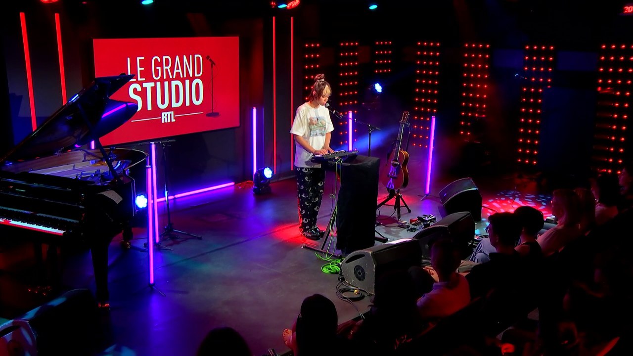 Pomme interprète "Nelly" dans "Le Grand Studio RTL"