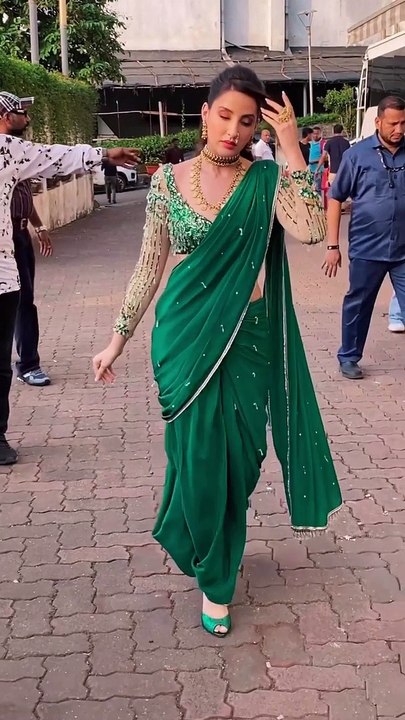 Nora fatehi dance on manic mage hite song/नोरा फतेही ने माणिके मंगे हीथे गाने पर किया डांस/نورا فتحي ترقص على أغنية Manike Mage/Nora fatehi danse sur manike mage hithe song