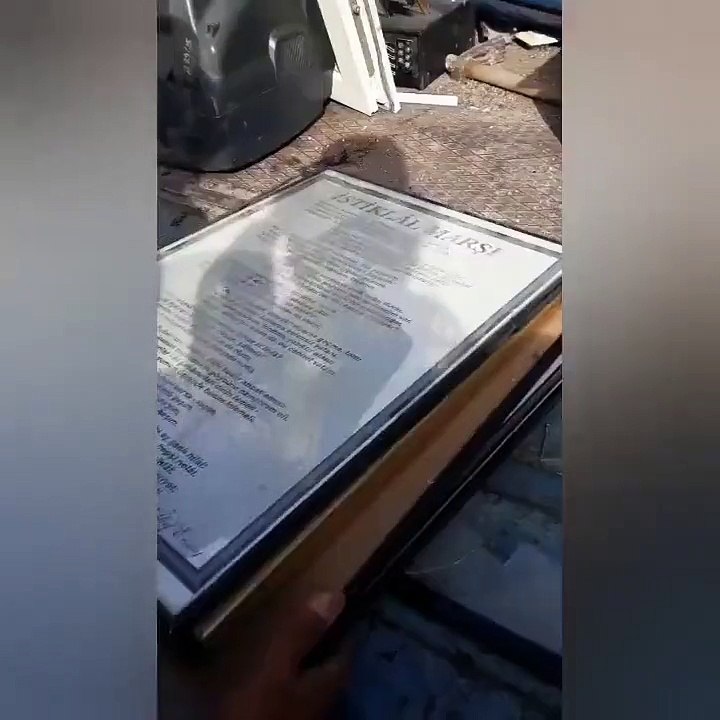 Hurdaya çıkarılan Atatürk portresi ve İstiklal Marşı tablosu için soruşturma