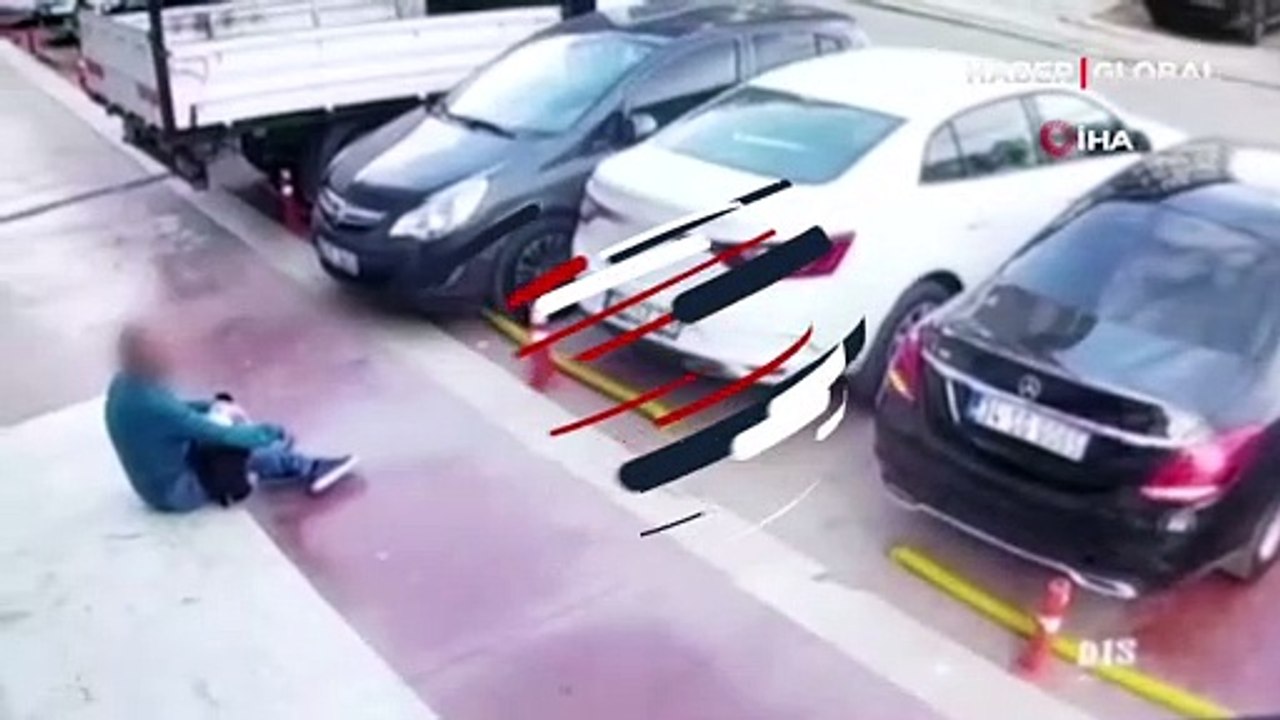 Sancaktepe’de MHP’li üyeye silahlı saldırı anı kamerada