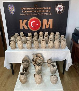 KAÇAK KAZI BÖLGESİNDE ROMA DÖNEMİ 26 TESTİ BULUNDU