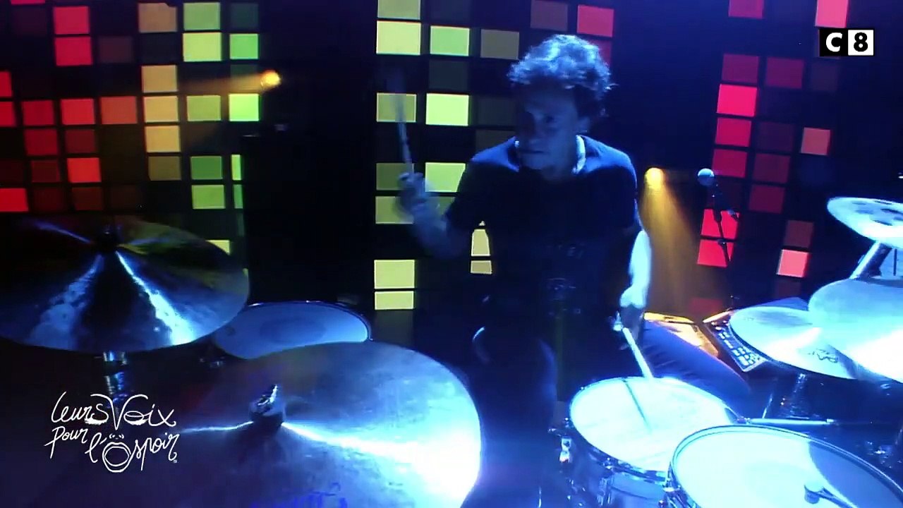 Amel Bent chante "Ma philosophie" en live