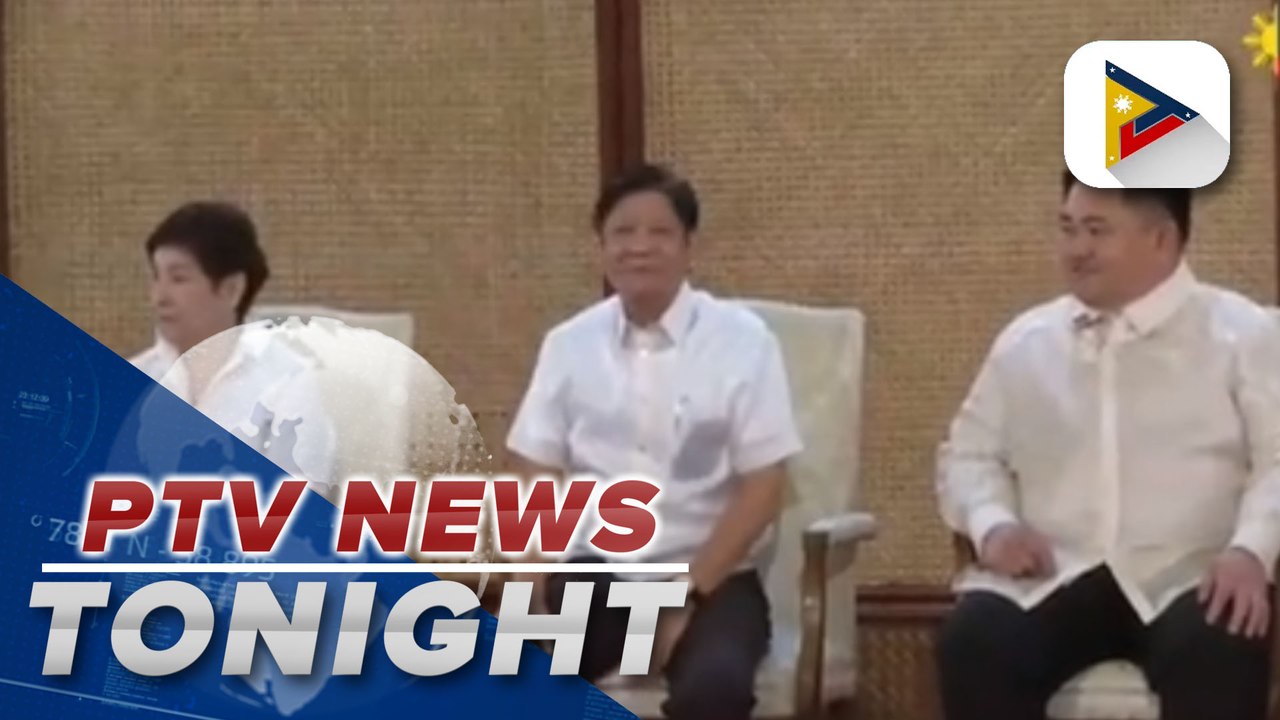 Pres. Ferdinand R. Marcos Jr. administers oath of newly elected officers of the League of Municipalities of PH