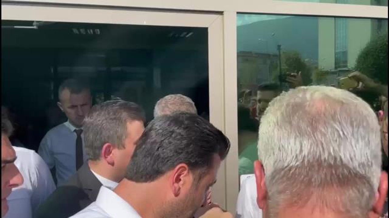 Bursa yerel haberi... Meralarına Yapılacak Katı Atık Tesisine Karşı Çıkan Erdoğanköylüler Bursa Büyükşehir Belediyesi'ne Gitti: "Bizi Başlarından Savdılar"