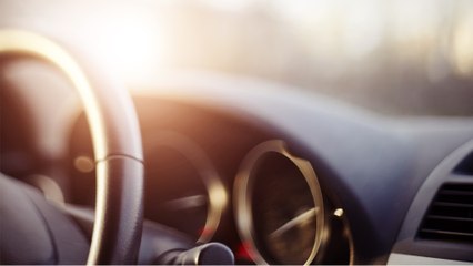 Un conducteur arrêté avec une... mitrailleuse installée sur sa voiture dans le nord de la France