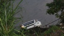 Dos vehículos cayeron al río Medellín