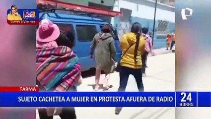Tarma: director de radio local agrede a mujer durante protesta afuera de emisora