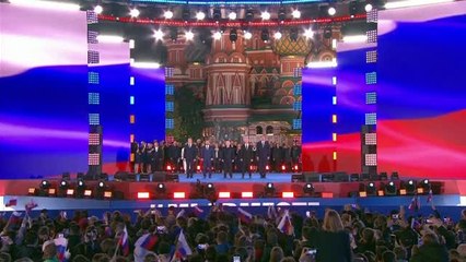 Baño de masas de Putin en la Plaza Roja de Moscú