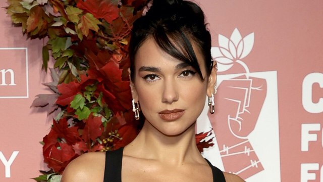 Dua Lipa’s Skintight Versace Gown Was a Picture of Understated Elegance