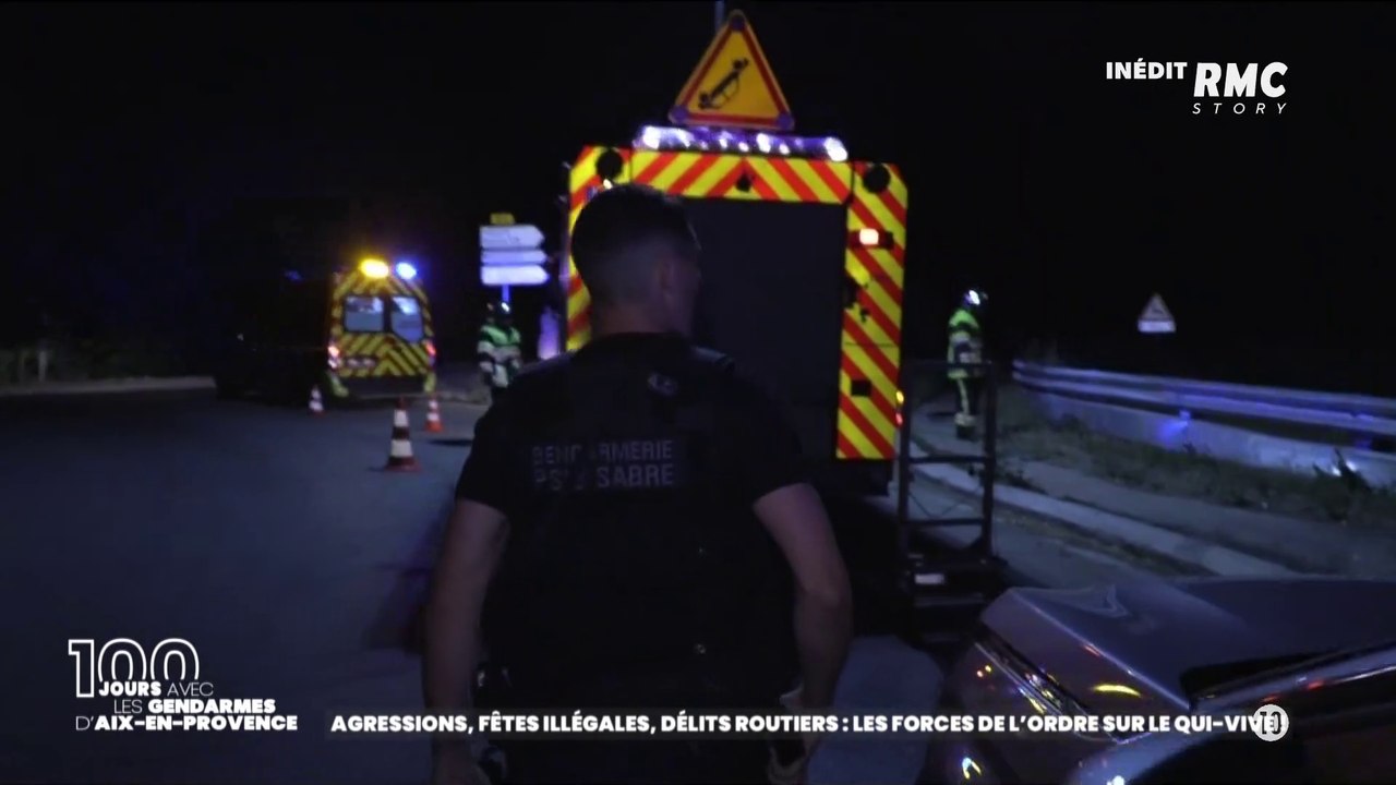 Une voiture se prend le rond point ACCIDENT SUR LE CD6 A CHATEAUNEUF LE  ROUGE  - RMCSTORY21SEPT2022