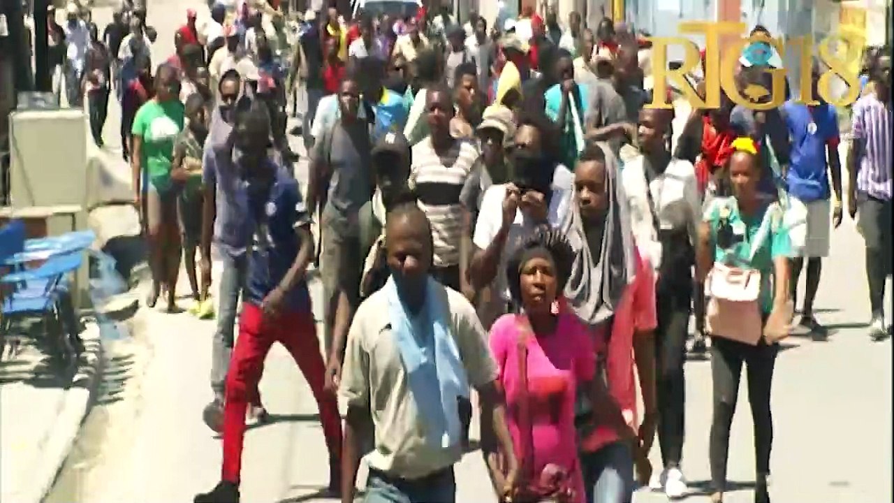 Manifestasyon nan lari Pòtoprens pou kontinye mande demisyon premye minis Ariel Henry.