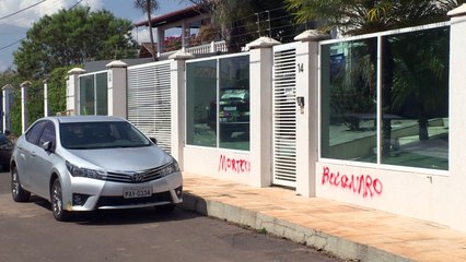 Carro e casa de ex de Bolsonaro são vandalizados em Brasília