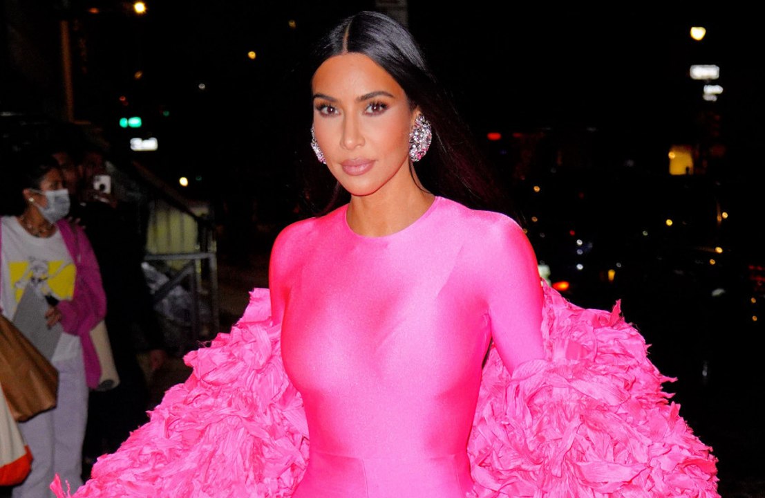 Kim Kardashian 'lives it up' on her private jet