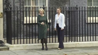 Now Larry the Cat gives Liz Truss the cold shoulder