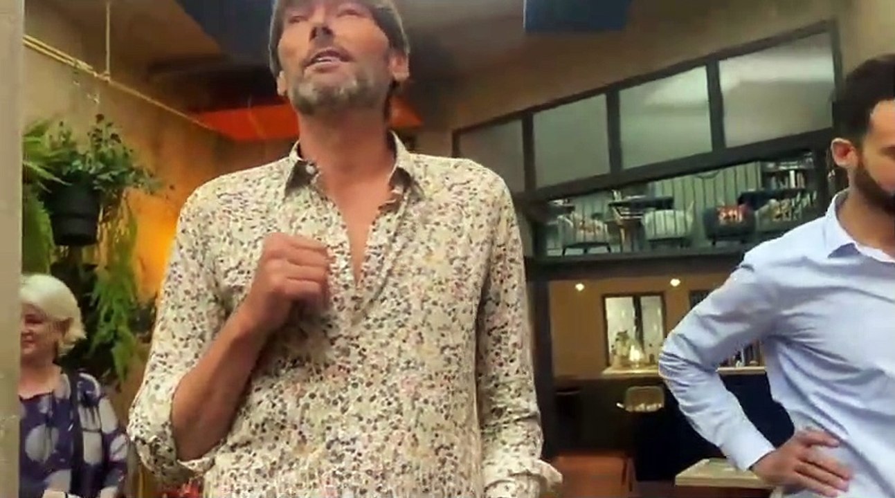 Dernier jour de tournage de "Plus belle la vie" à Marseille - Regardez les larmes de Laurent Kerusoré qui a joué pendant 18 ans le rôle de Thomas Marci