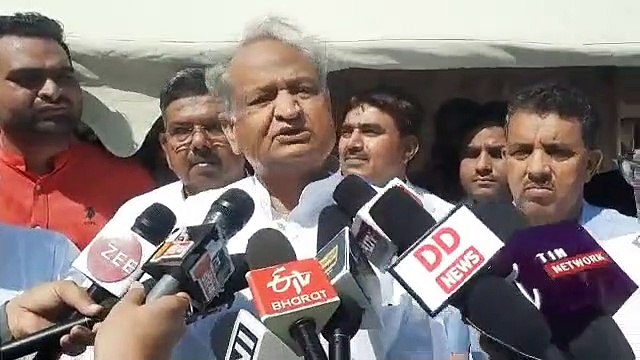 VIDEO : सीएम Ashok Gehlot का बड़ा बयान, मीडिया के ज़रिए की मार्मिक अपील, बोले 'हमें एक मौक़ा और दीजिए'