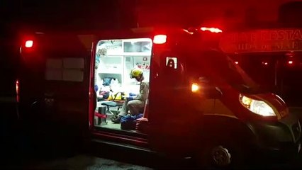 Motociclista fica ferido após colidir veículo contra trailer de lanches, no Bairro Universitário