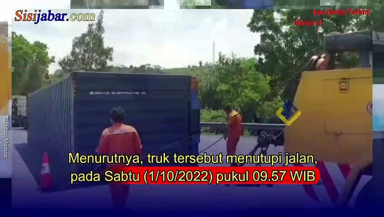 Gegara Truk Terguling, Lalin Tol Cipularang KM 98 Tersendat Sampai 1 KM