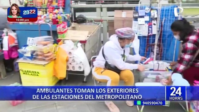 Ambulantes toman los exteriores de las estaciones del Metropolitano