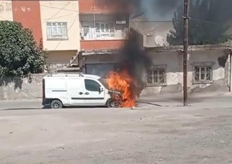BATMAN'DA HAFİF TİCARİ ARAÇ, ALEV ALEV YANDI