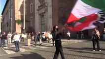 Iran, sfila a Roma il corteo degli studenti iraniani